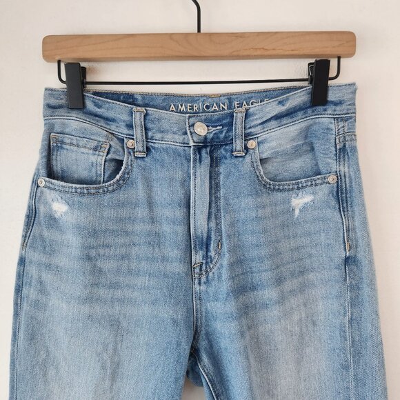 American Eagle Mom Jeans Light Wash Distressed Denim Relaxed Women's 2 - Picture 3 of 8